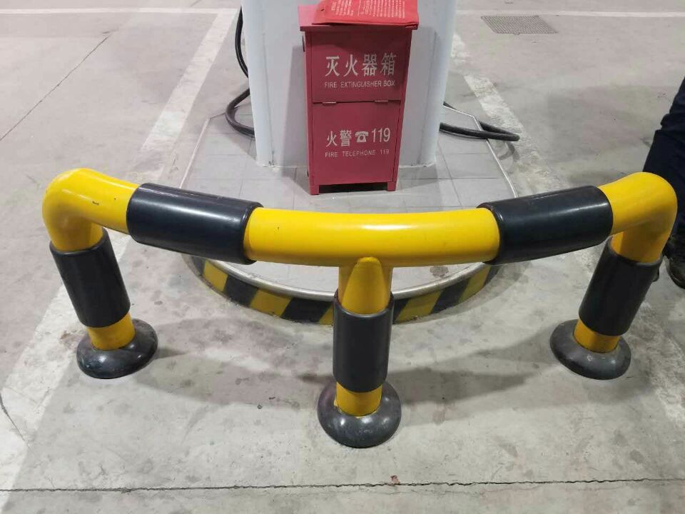 加油站防撞柱